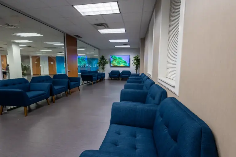 8-upscale-meeting-room